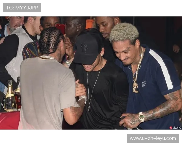 内马尔与说唱歌手同台互动，音乐圈跨界爆火